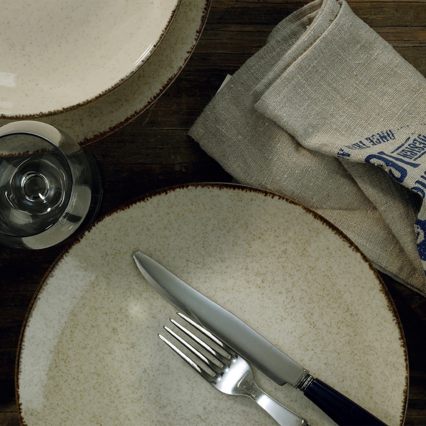 18 darabos bézs porcelán étkészlet