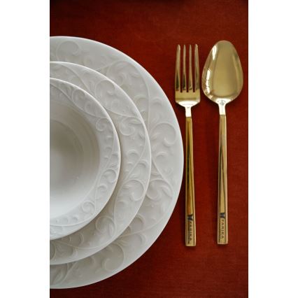 18 darabos fehér porcelán étkészlet