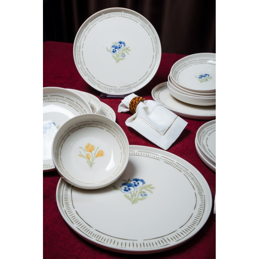 18 darabos porcelán étkészlet fehér/többszínű