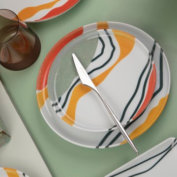 18 darabos színes/porcelán étkészlet