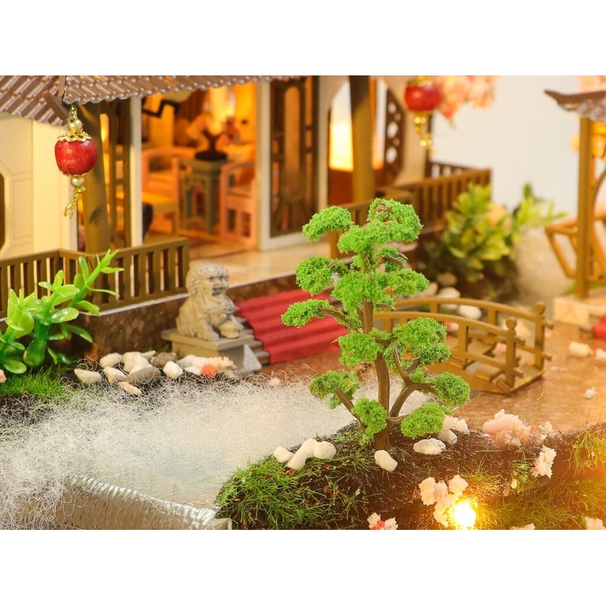 2Kids Játékok - Miniatűr mesebeli házikó 2xAAA-val