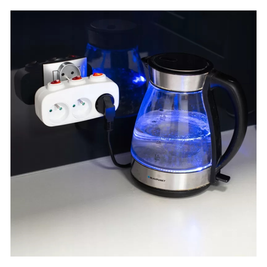 3 aljzatos elosztó kapcsolókkal