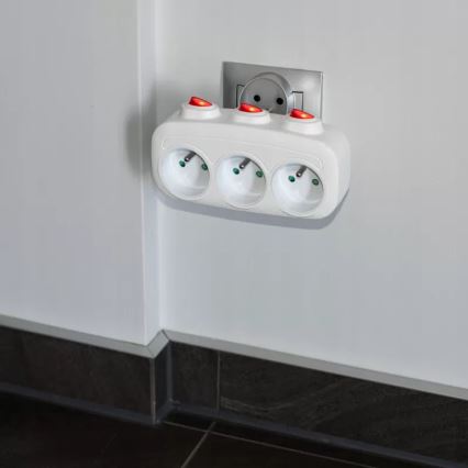 3 aljzatos elosztó kapcsolókkal