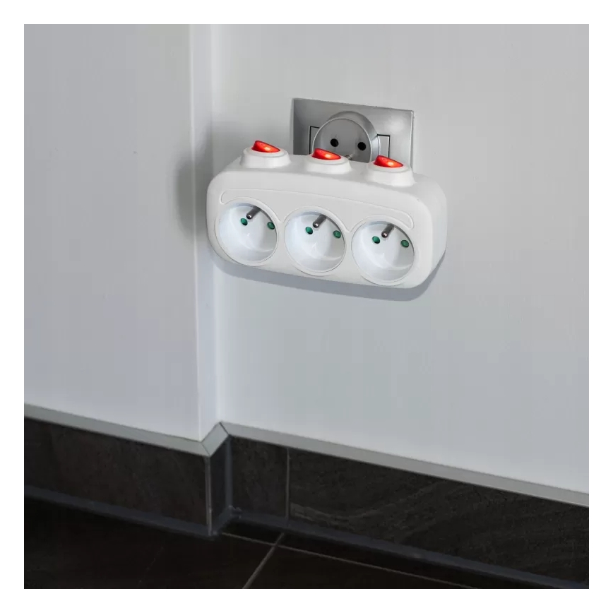 3 aljzatos elosztó kapcsolókkal