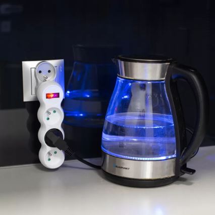 3 aljzatos elosztó kapcsolóval