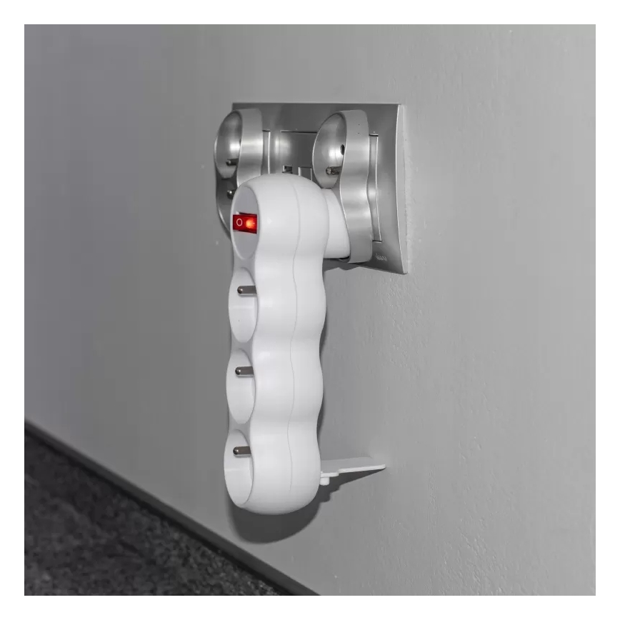 3 aljzatos elosztó kapcsolóval