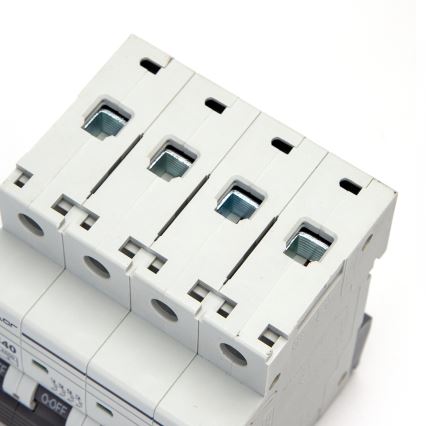Aigostar - 4 pólusú kismegszakító 4P-40A-C 400V