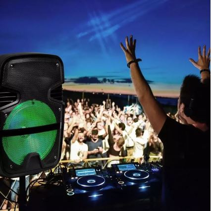 Bluetooth hordozható hangszóró mikrofonnal 15W/3,7V LED RGB + távirányító