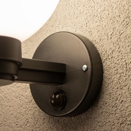 BRILAGI - Kültéri fali lámpatest mozgásérzékelővel HARBOR 1xE27/40W/230V IP33 fekete/fehér