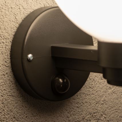 BRILAGI - Kültéri fali lámpatest mozgásérzékelővel HARBOR 1xE27/40W/230V IP33 fekete/fehér