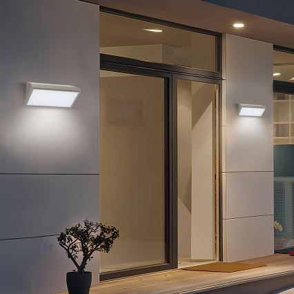 Brilagi - TRIANGLE LED/20W/230V érzékelős kültéri fali lámpatest, szürke, IP65