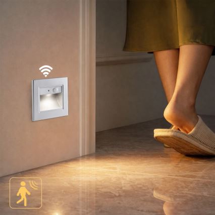 Brilagi - LED lépcsőlámpa mozgásérzékelővel STEP LIGHT LED/1,5W/230V IP44 ezüst