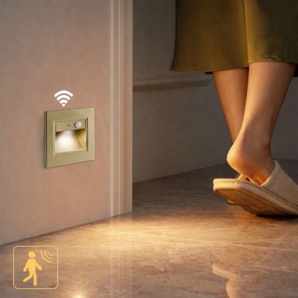 Brilagi - LED lépcsővilágító lámpa érzékelővel STEP LIGHT LED/1,5W/230V IP44 arany