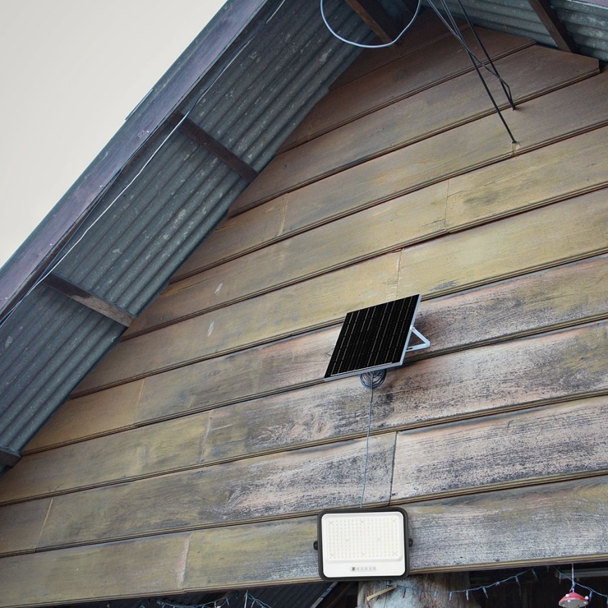 LED dimmelhető napelemes reflektor LED/400W/3,2V 2000-8000K IP65 20000 mAh fekete + távirányító