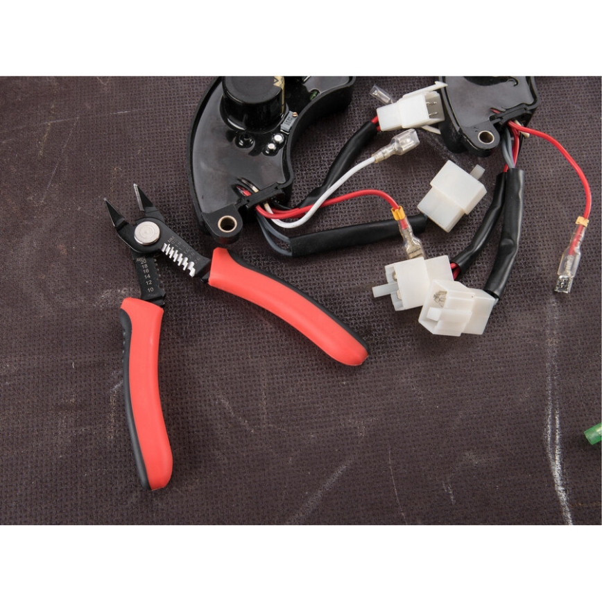 Extol Premium - 150 mm-es oldalvágó és csupaszító fogó