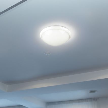 Fürdőszobai mennyezeti lámpa érzékelővel 1xE27/60W/230V IP44 ø 29,6 cm