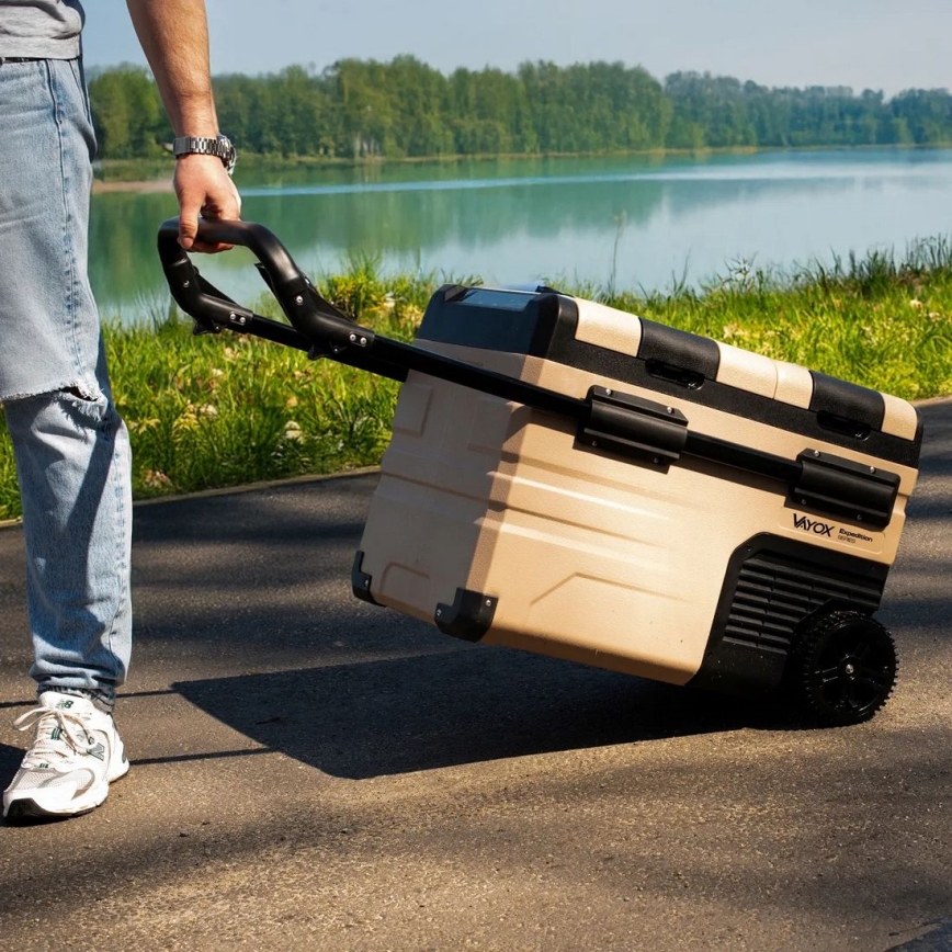 Hordozható Autós hűtő LCD kijelzővel 39 l 230V/12V/24V barna