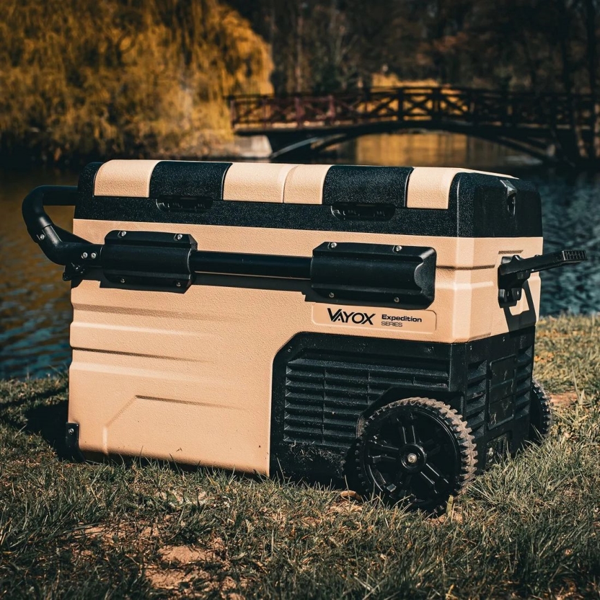 Hordozható Autós hűtő LCD kijelzővel 39 l 230V/12V/24V barna