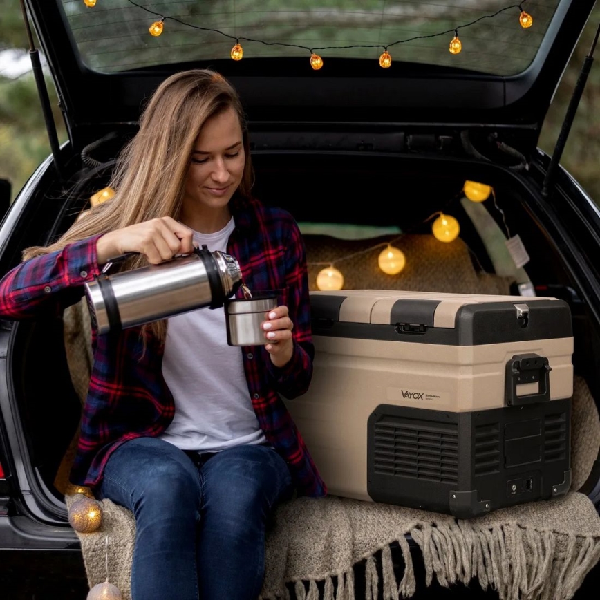 Hordozható Autós hűtő LCD kijelzővel 39 l 230V/12V/24V barna