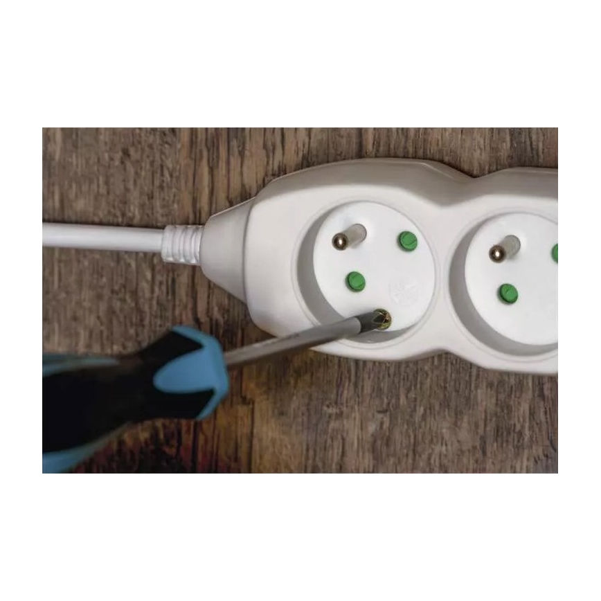 Hosszabbító kábel 4 aljzat 5 m fehér
