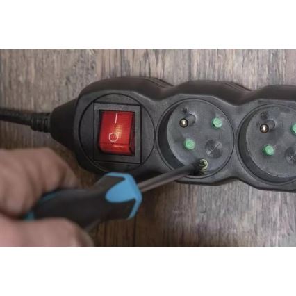 Hosszabbítókábel kapcsolóval 4 aljzat, 3 m, fekete