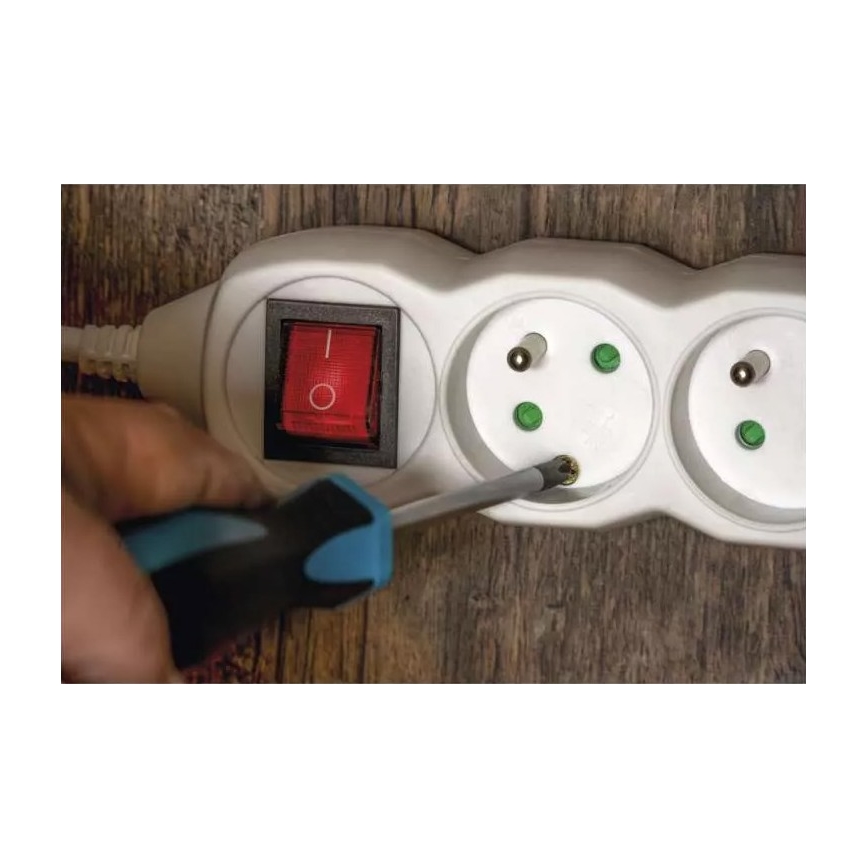 Hosszabbító kábel kapcsolóval 5Z 3m fehér