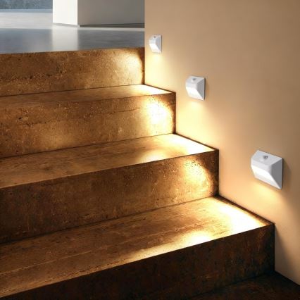 Immax 08308L - LED újratölthető lépcsővilágító lámpa érzékelővel STEP LIGHT LED/0,3W/3,7V 2200 mAh IP53 fehér