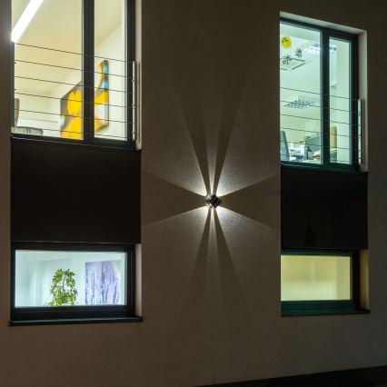 LED napelemes fali lámpa érzékelővel LED/2W/5V IP54 1300 mAh
