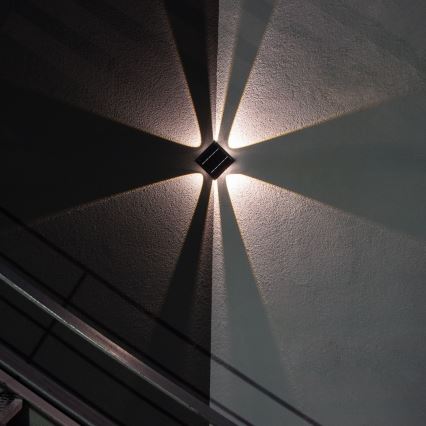 LED napelemes fali lámpa érzékelővel LED/2W/5V IP54 1300 mAh