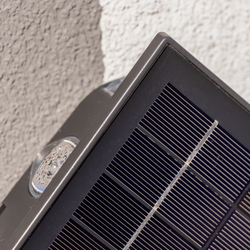 LED napelemes fali lámpa érzékelővel LED/2W/5V IP54 1300 mAh