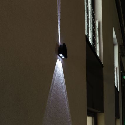 LED napelemes fali lámpa érzékelővel LED/2W/5V IP54 1300 mAh