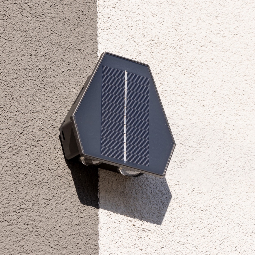 LED napelemes fali lámpa érzékelővel LED/2W/5V IP54 1300 mAh