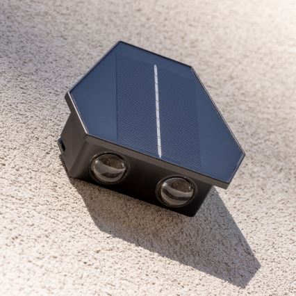 LED napelemes fali lámpa érzékelővel LED/2W/5V IP54 1300 mAh