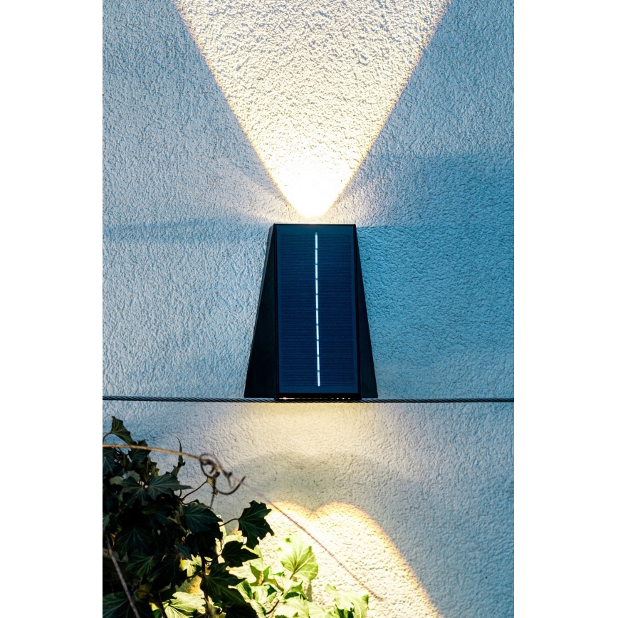 LED napelemes fali lámpa érzékelővel LED/2W/5V IP54 1300 mAh