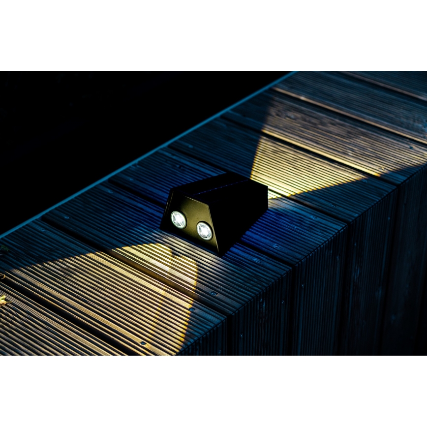 LED napelemes fali lámpa érzékelővel LED/2W/5V IP54 1300 mAh