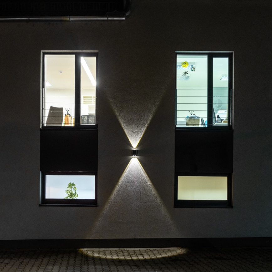 LED napelemes fali lámpa érzékelővel LED/2W/5V IP54 1300 mAh