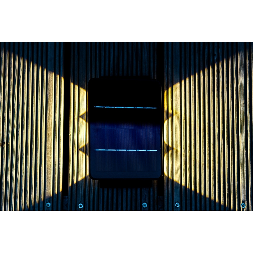 LED napelemes fali lámpa érzékelővel LED/2W/5V IP54 1300 mAh