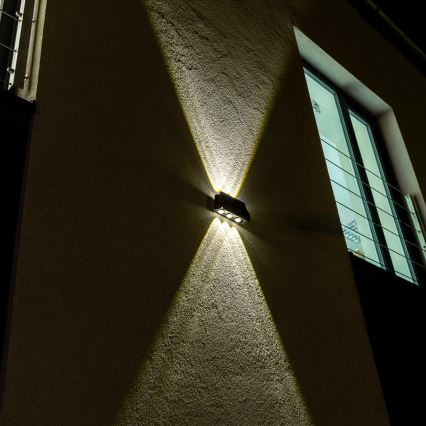 LED napelemes fali lámpa érzékelővel LED/2W/5V IP54 1300 mAh