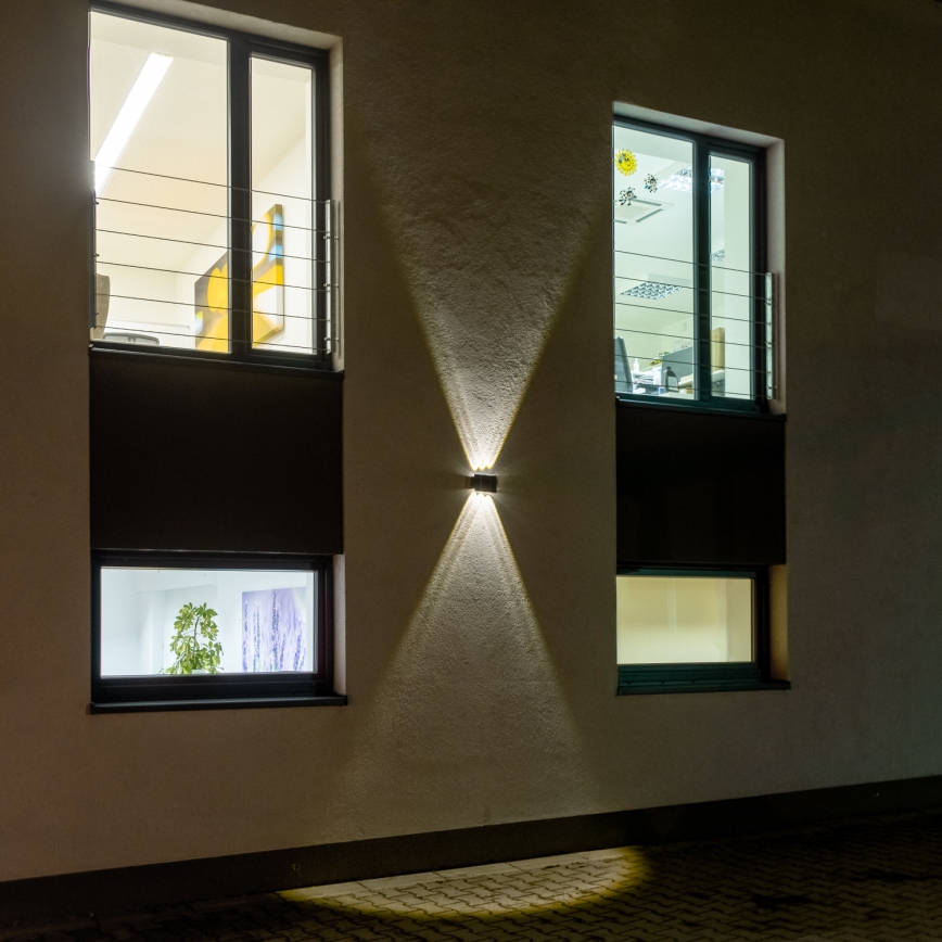 LED napelemes fali lámpa érzékelővel LED/2W/5V IP54 1300 mAh