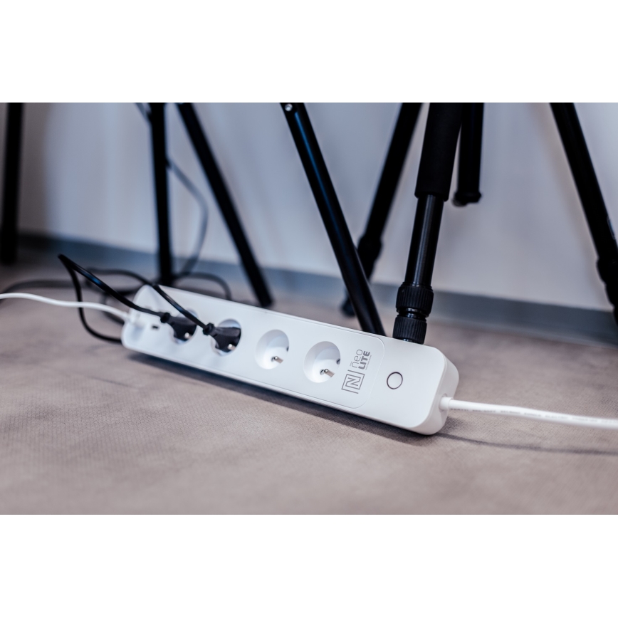 Immax NEO 07707L - NEO LITE Smart hosszabbítókábel 4AC + 4USB Wi-Fi Tuya 1,5m