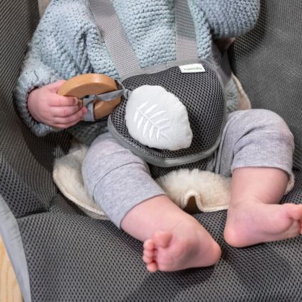 Ingenuity - Gyermek vibrációs pihenőszék dallammal EVERY SEASON WESLEY 3xC szürke