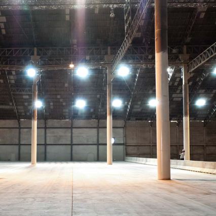 Ipari LED High Bay lámpatest 100 W, 230 V, 4000 K, IP65