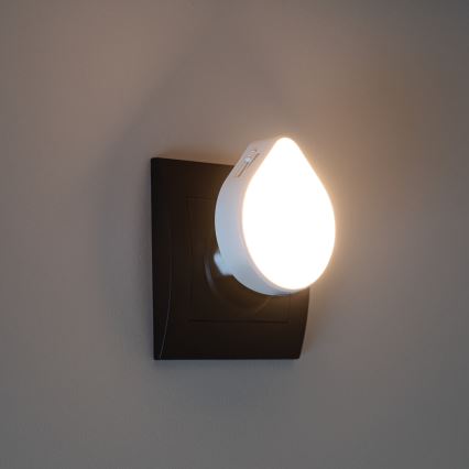 LED Dimmelhető irányfény alkonykapcsolóval konnektorba ULOV LED/0,5W/230V fehér