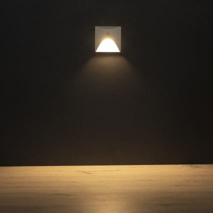 LED lépcsővilágító lámpatest mozgás- és alkonyérzékelővel EXIN LED/2,5W/230V 3000K IP65 fehér, szögletes