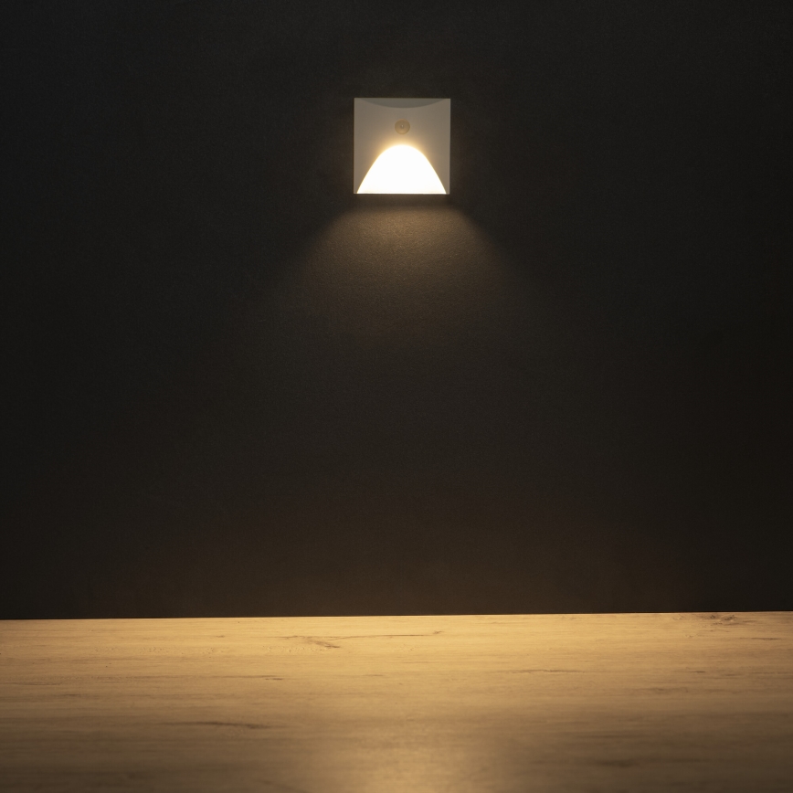 LED lépcsővilágító lámpatest mozgás- és alkonyérzékelővel EXIN LED/2,5W/230V 3000K IP65 fehér, szögletes