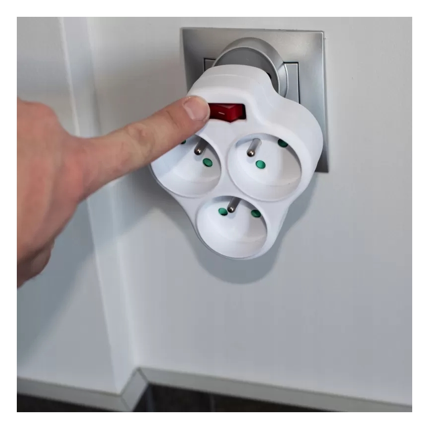 Kapcsolós elosztó 3 aljzattal