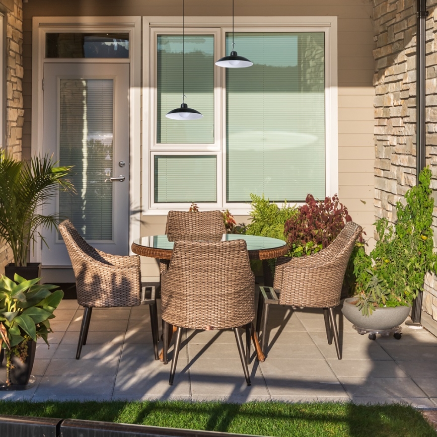 SZETT 2 db LED napelemes függesztett lámpa alkonyatérzékelővel LED/6W/3,7V 2000 mAh IP44 + távirányítóval