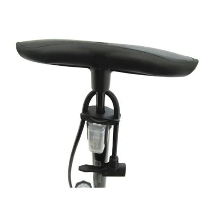 Kézi pumpa nyomásmérővel