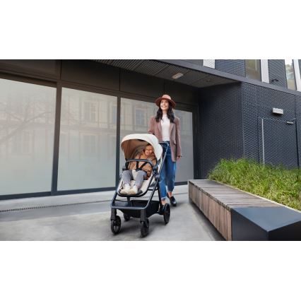 KINDERKRAFT - Kombinált babakocsi 4in1 NEWLY Klasszikus bézs + autósülés MINK PRO alappal ISOFIX