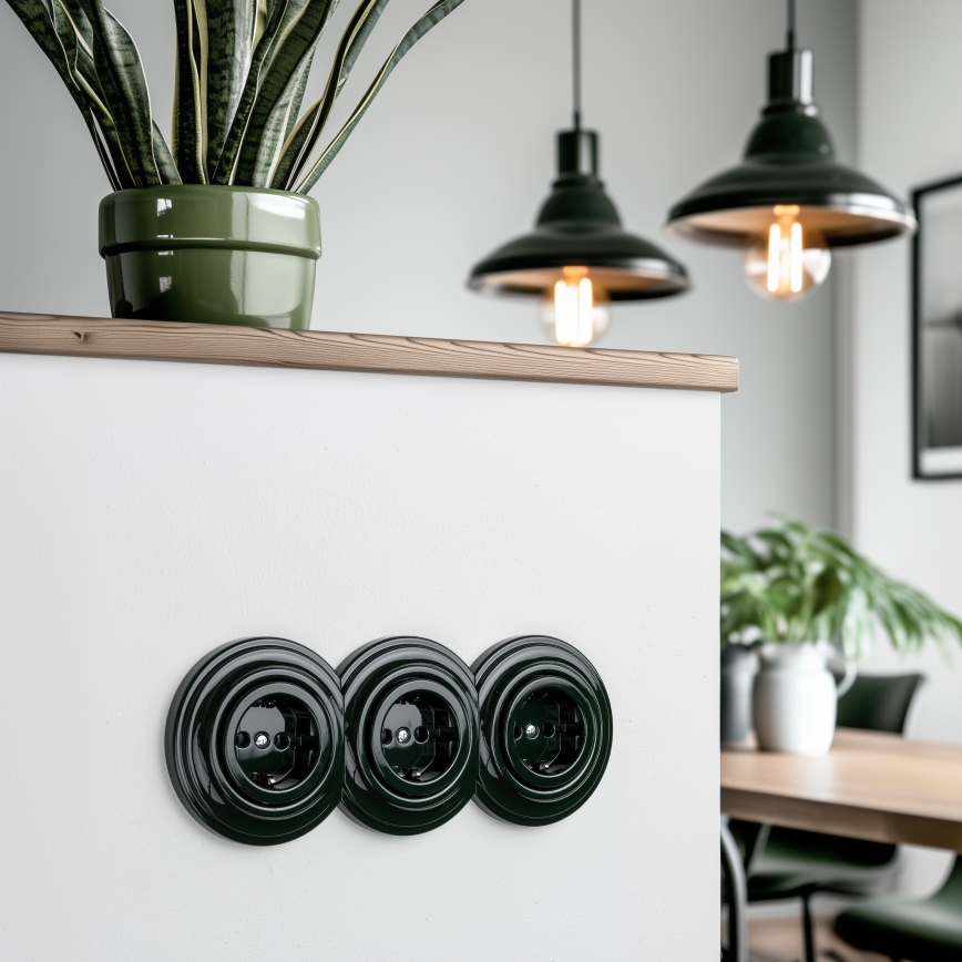 Kliklap - Háromfoglalatos retro konnektor kerettel SCHUKO 230V zöld